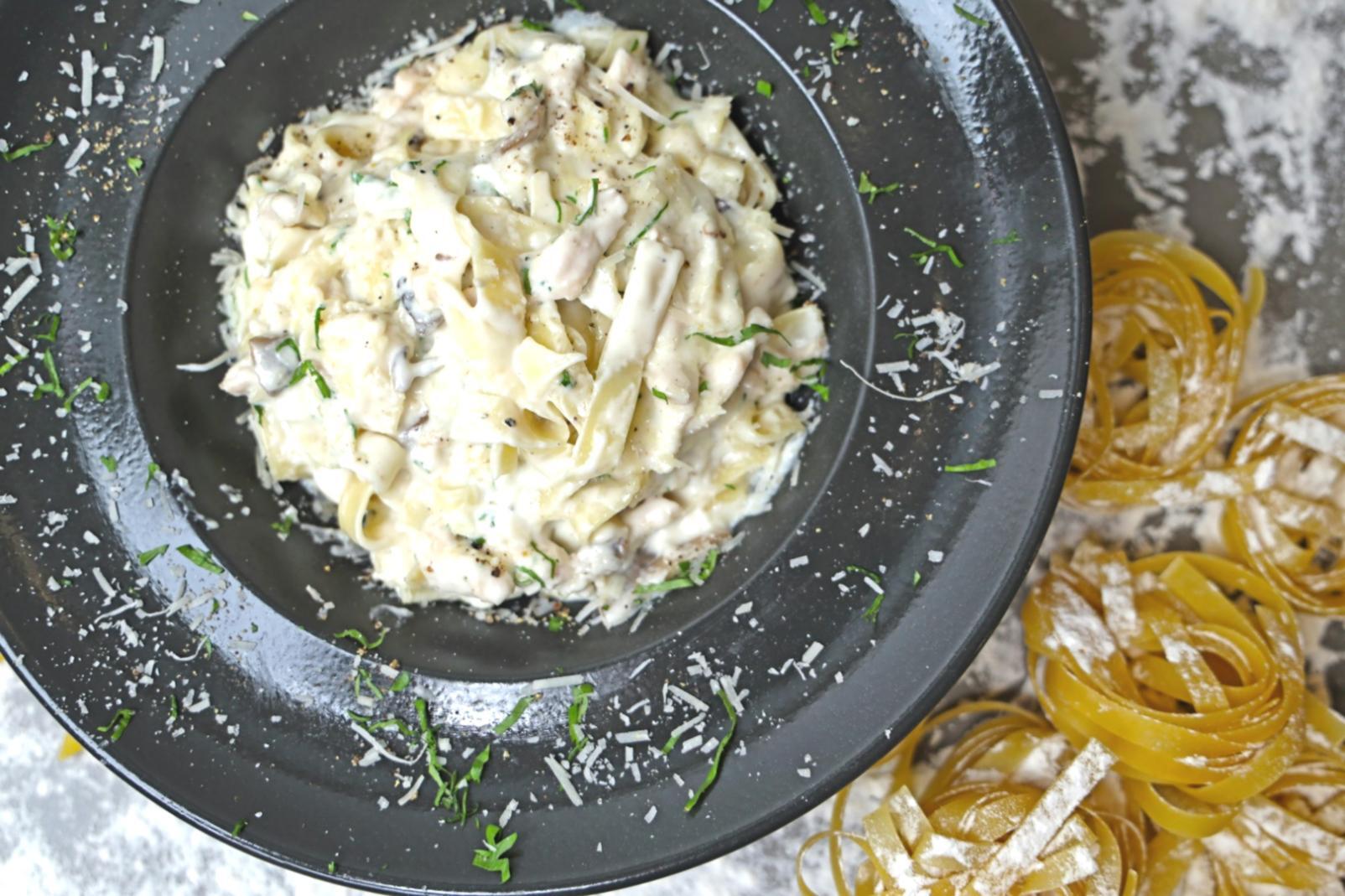 Дослідницькі матеріали про історію та розвиток світових кухонь